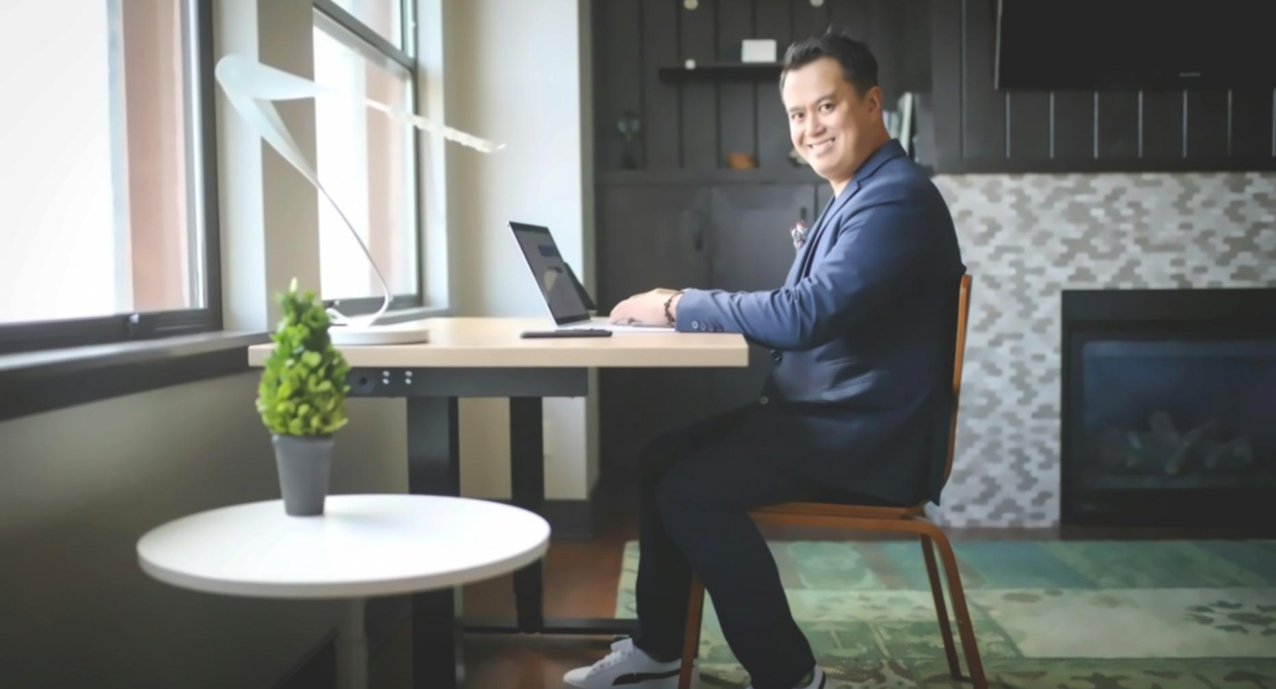 Análisis detallado de documentación financiera y contratos empresariales