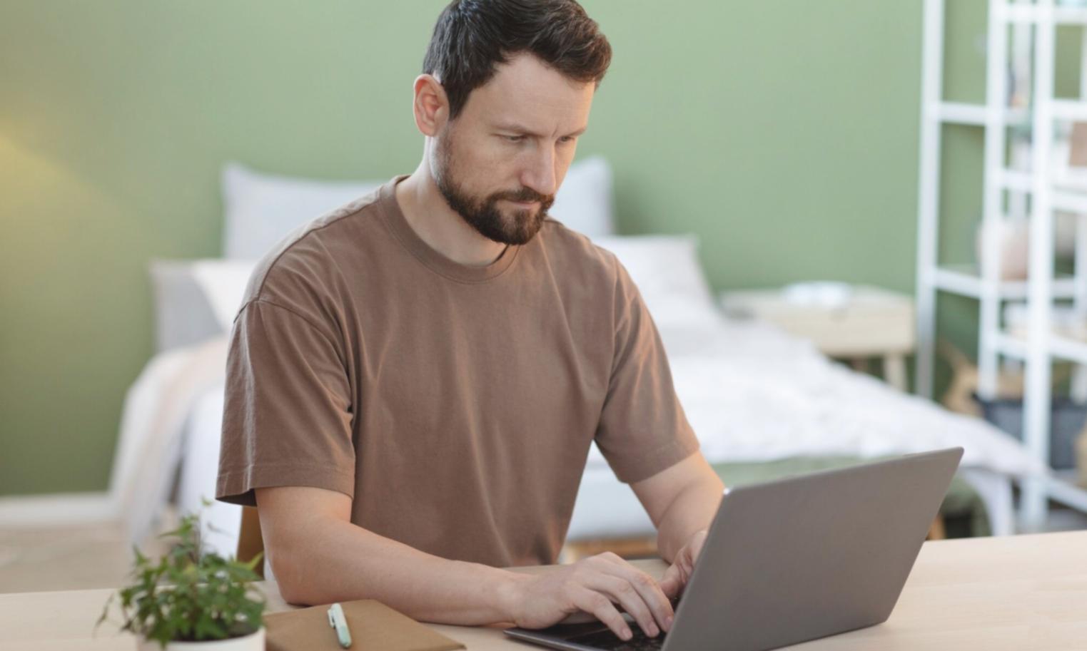 Reunión de estrategia financiera entre socios