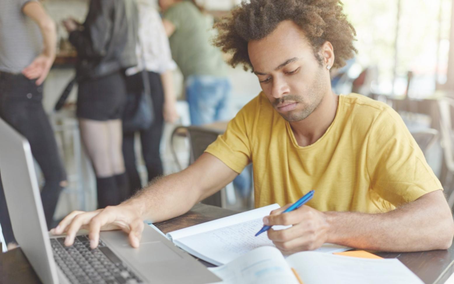 Espacio de trabajo colaborativo donde nuestro equipo desarrolla soluciones financieras personalizadas